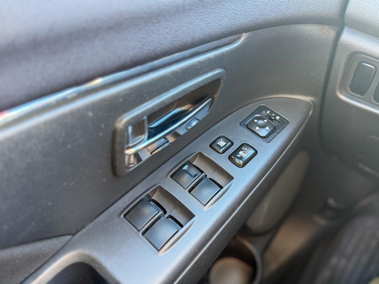 2018 Mitsubishi RVR SE-AWD/ LOW KM/CAMERA/2L/NO ACCIDENTS/HEATED SEATS Photo