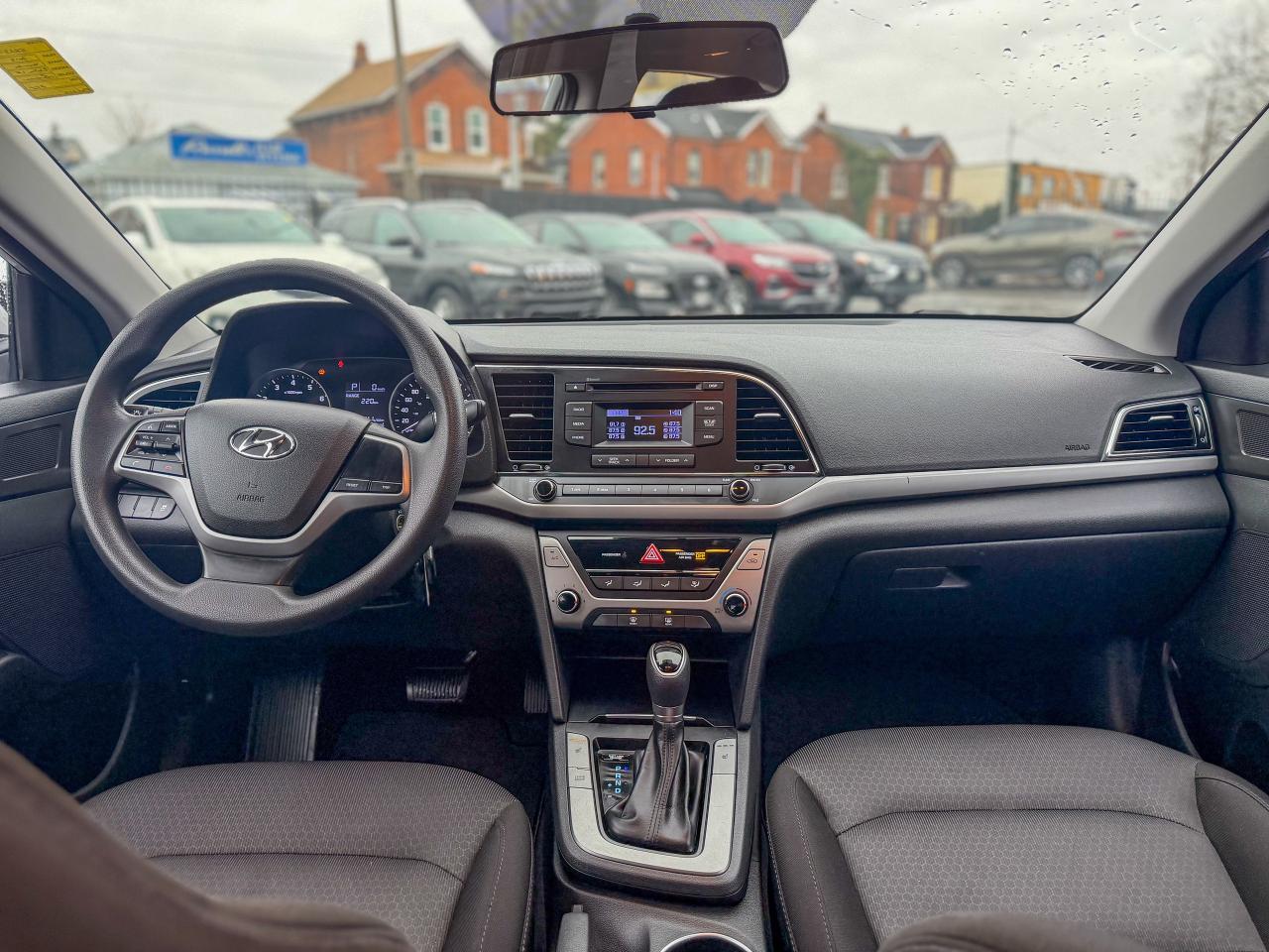 2017 Hyundai Elantra LE/LOW KM/NO ACCIDENTS/HEATED SEATS/FUEL EFFICIENT Photo