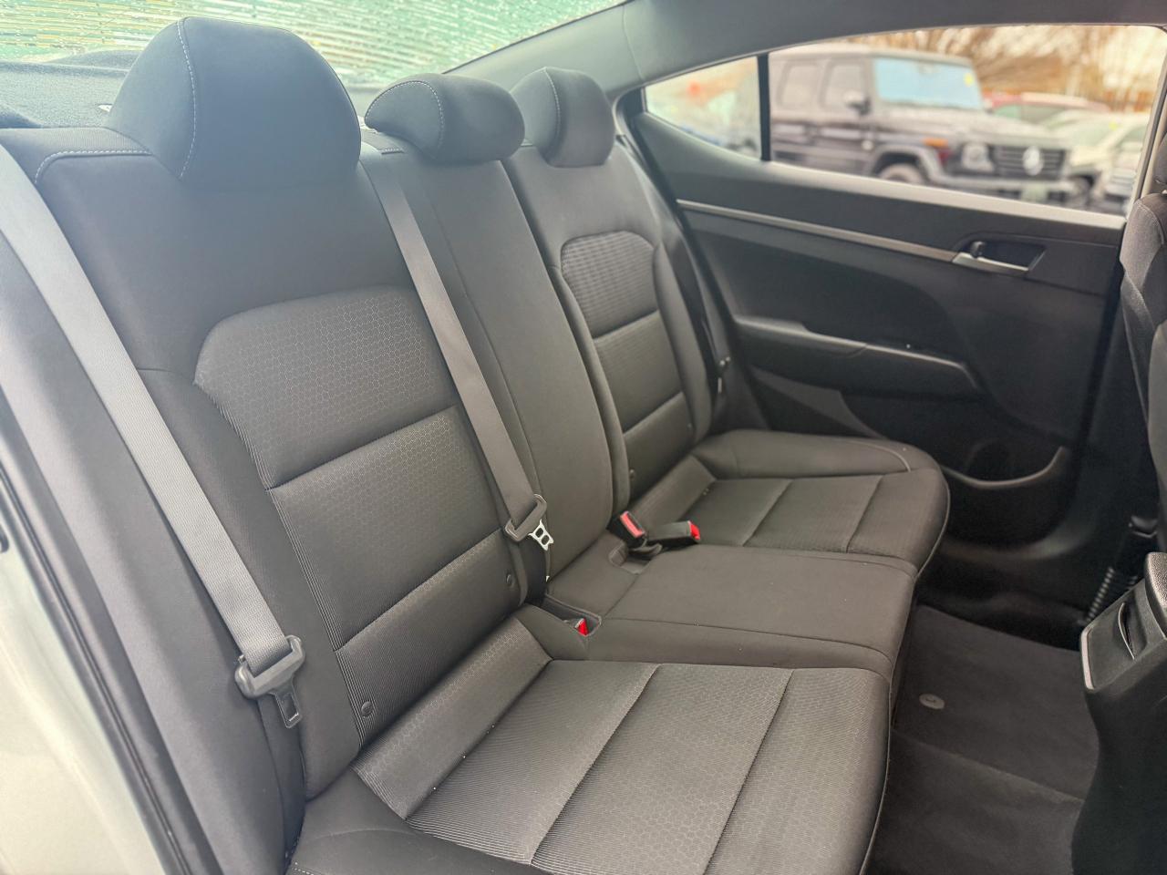 2017 Hyundai Elantra LE/LOW KM/NO ACCIDENTS/HEATED SEATS/FUEL EFFICIENT Photo