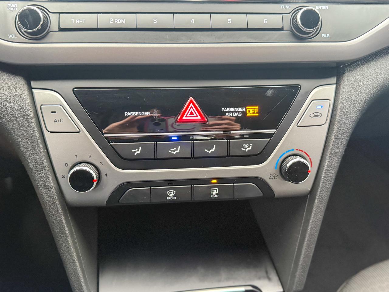 2017 Hyundai Elantra LE/LOW KM/NO ACCIDENTS/HEATED SEATS/FUEL EFFICIENT Photo