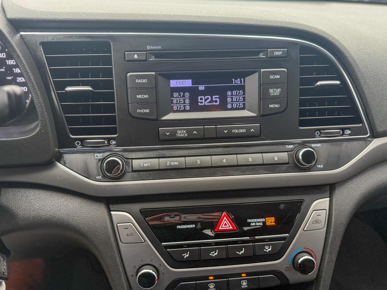 2017 Hyundai Elantra LE/LOW KM/NO ACCIDENTS/HEATED SEATS/FUEL EFFICIENT Photo