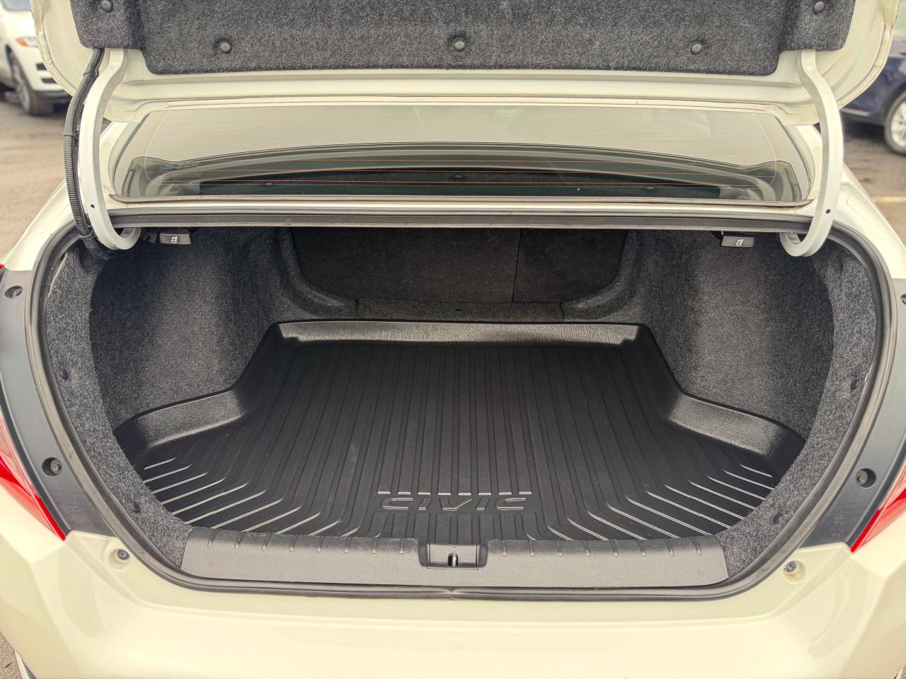 2020 Honda Civic Sedan Touring/NAVI/ROOF/CAMERA/REMOTE/BLACK RIMS/1.5L Photo