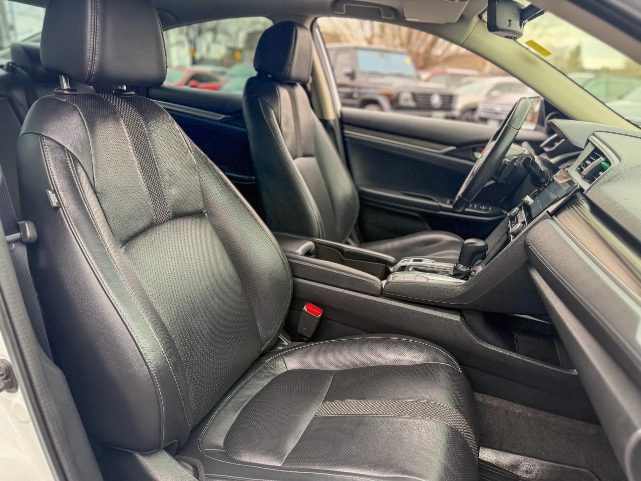 2020 Honda Civic Sedan Touring/NAVI/ROOF/CAMERA/REMOTE/BLACK RIMS/1.5L Photo