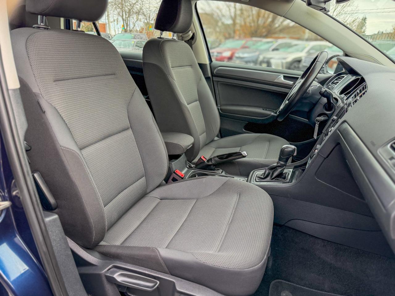 2018 Volkswagen Golf Trendline/LOW KM/CAMERA/1.8L/FULL SERVICE RECORDS Photo