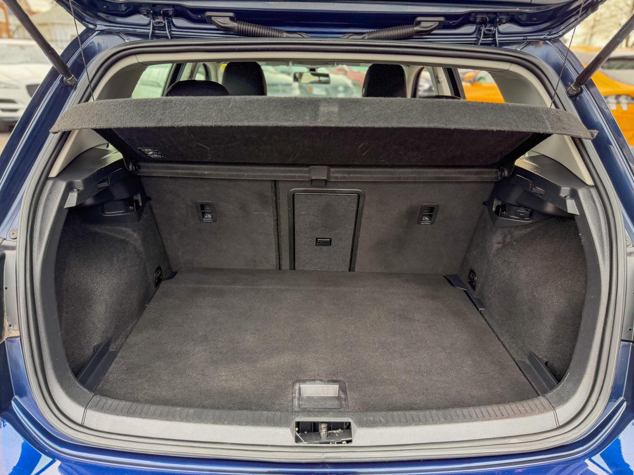 2018 Volkswagen Golf Trendline/LOW KM/CAMERA/1.8L/FULL SERVICE RECORDS Photo