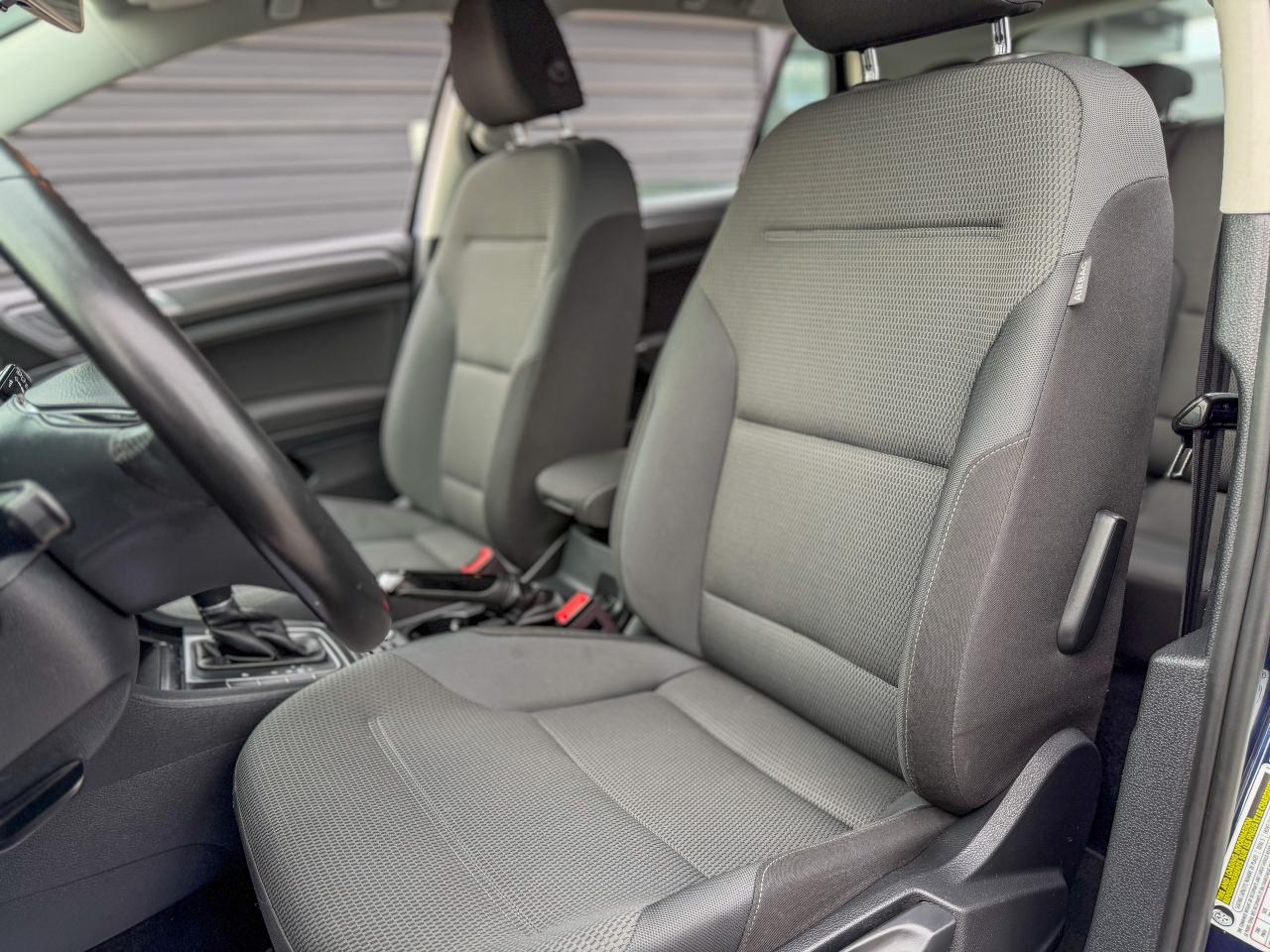 2018 Volkswagen Golf Trendline/LOW KM/CAMERA/1.8L/FULL SERVICE RECORDS Photo