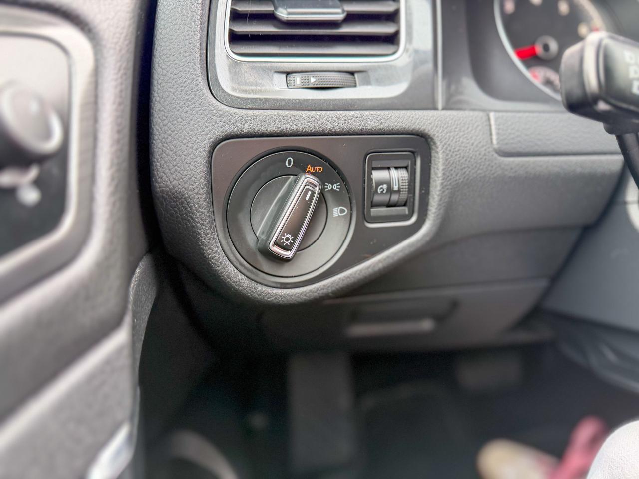 2018 Volkswagen Golf Trendline/LOW KM/CAMERA/1.8L/FULL SERVICE RECORDS Photo