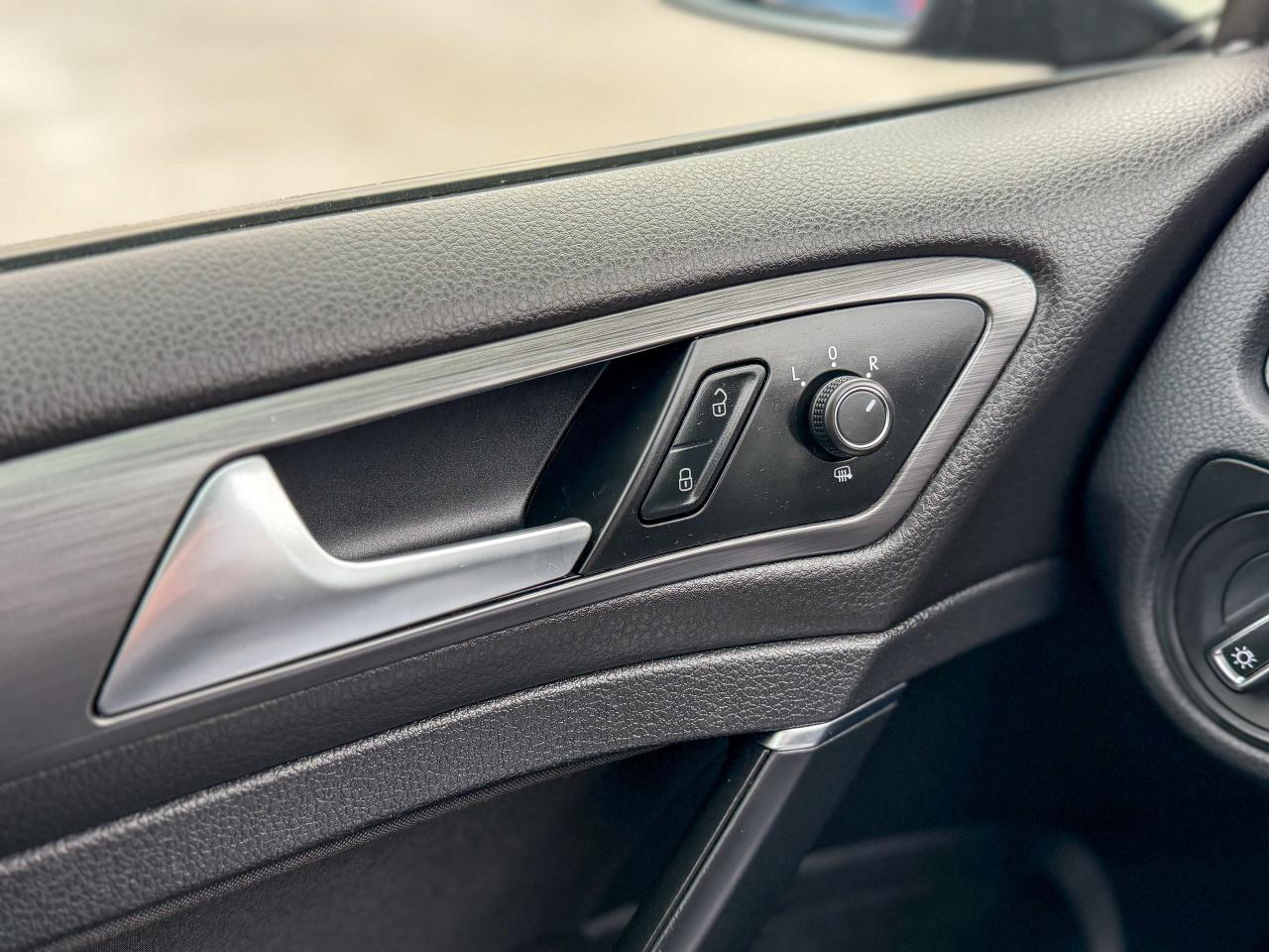 2018 Volkswagen Golf Trendline/LOW KM/CAMERA/1.8L/FULL SERVICE RECORDS Photo