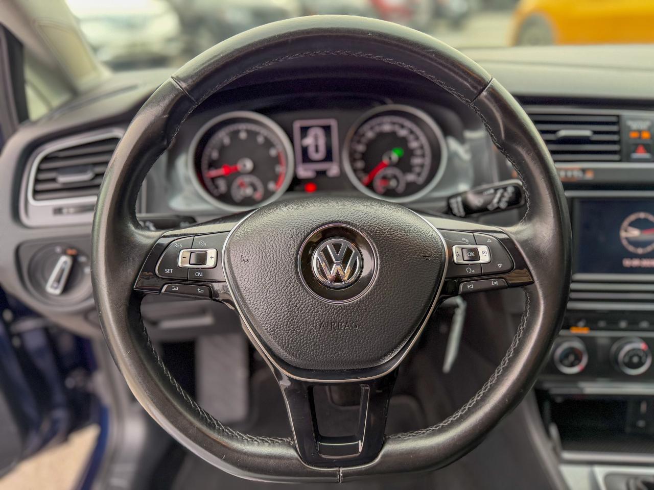 2018 Volkswagen Golf Trendline/LOW KM/CAMERA/1.8L/FULL SERVICE RECORDS Photo