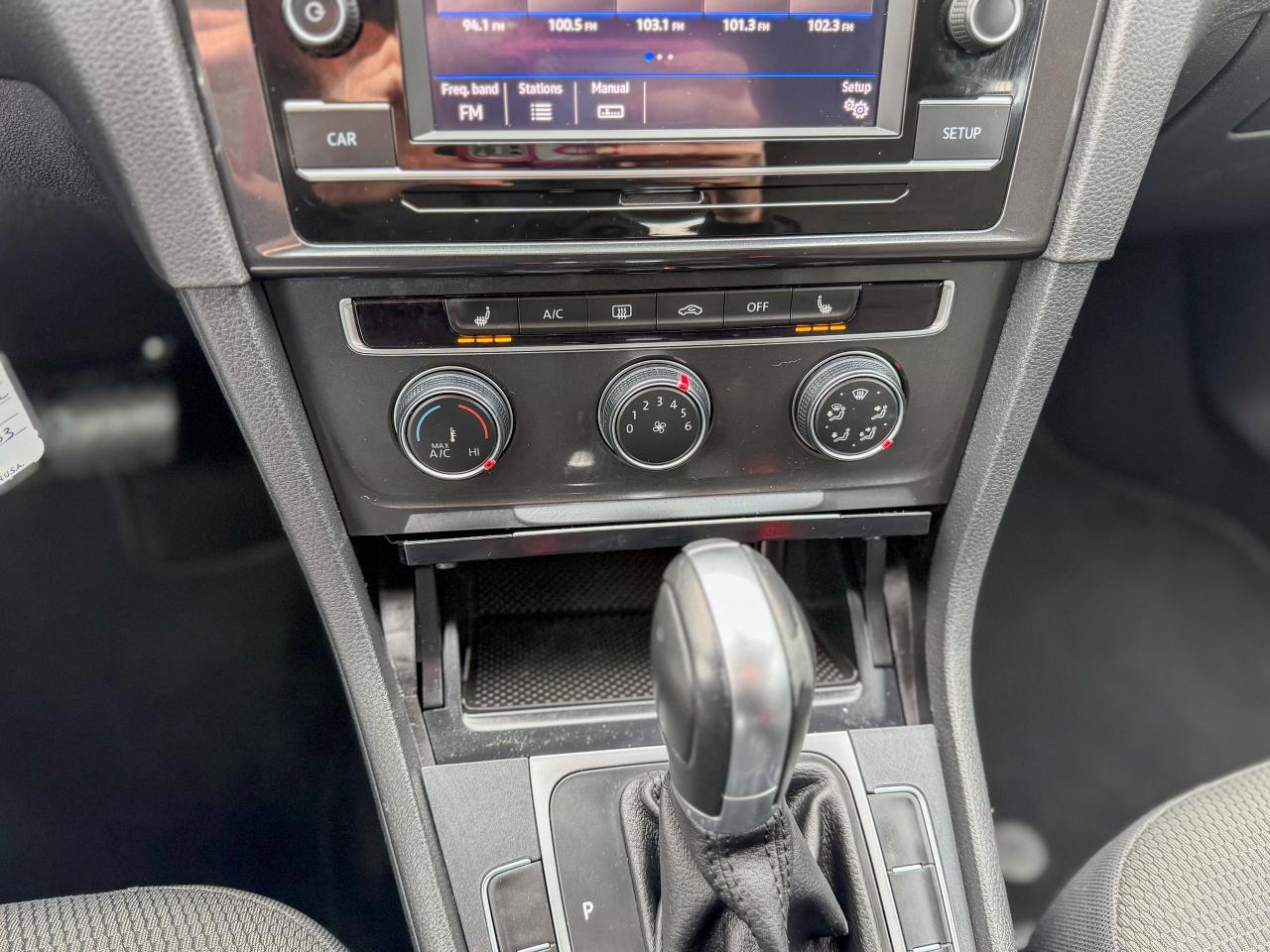 2018 Volkswagen Golf Trendline/LOW KM/CAMERA/1.8L/FULL SERVICE RECORDS Photo