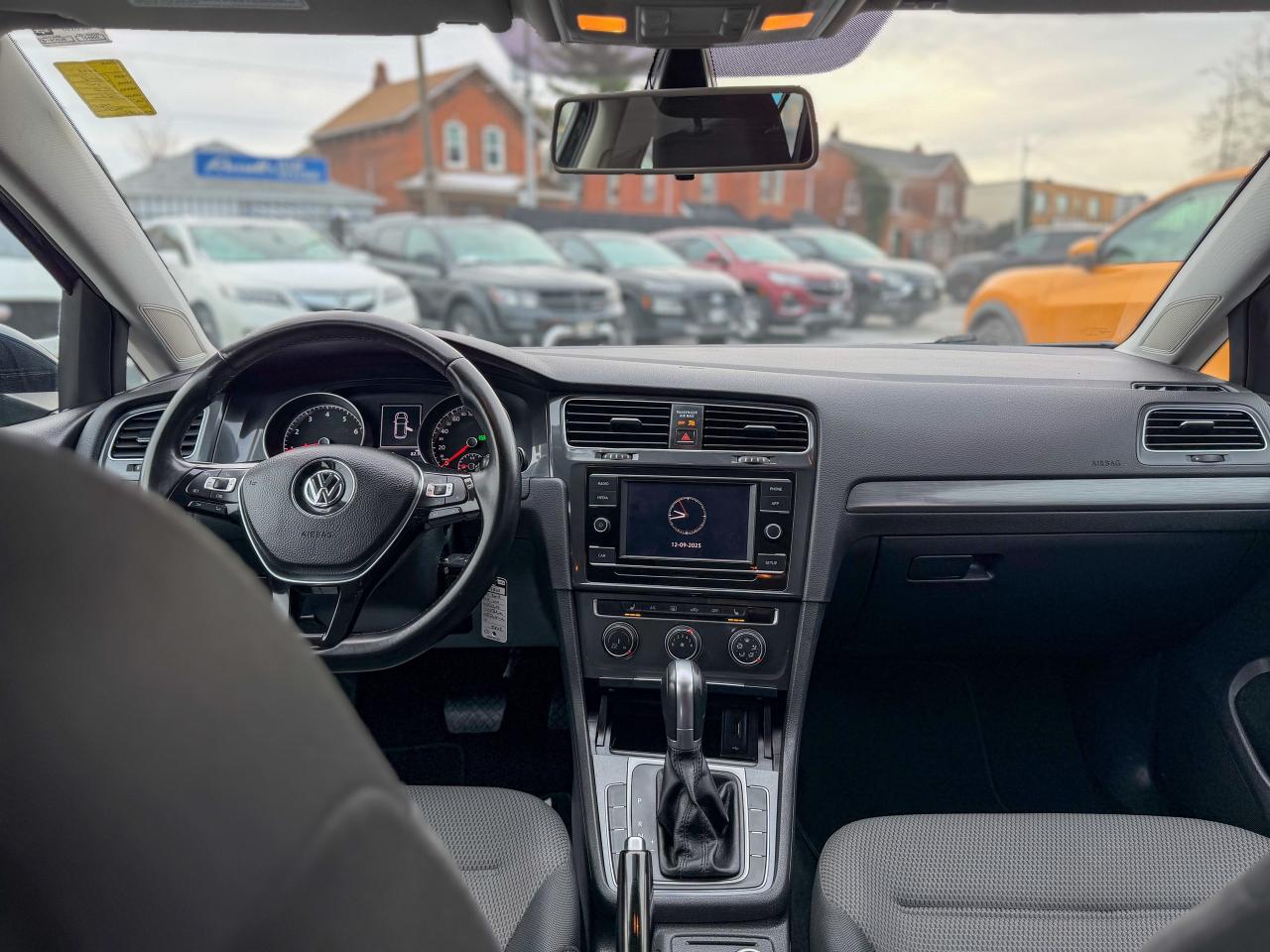 2018 Volkswagen Golf Trendline/LOW KM/CAMERA/1.8L/FULL SERVICE RECORDS Photo