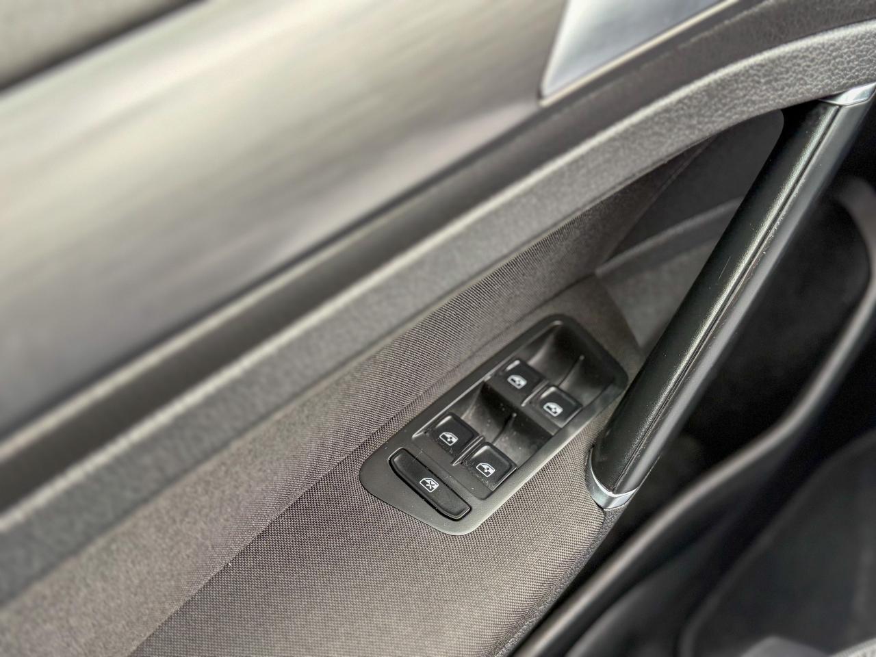 2018 Volkswagen Golf Trendline/LOW KM/CAMERA/1.8L/FULL SERVICE RECORDS Photo