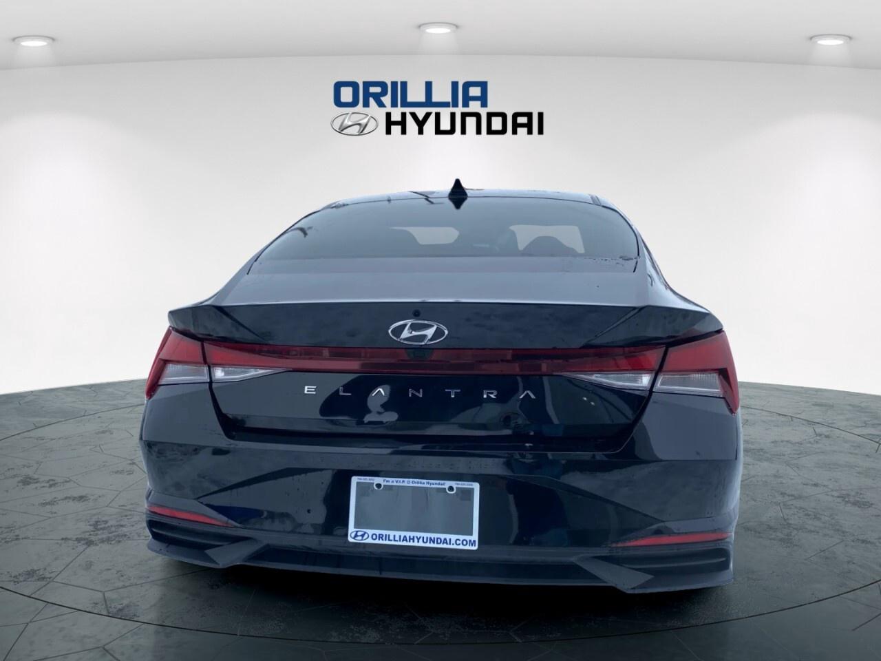 2022 Hyundai Elantra Preferred IVT w/Sun & Tech Package Photo3