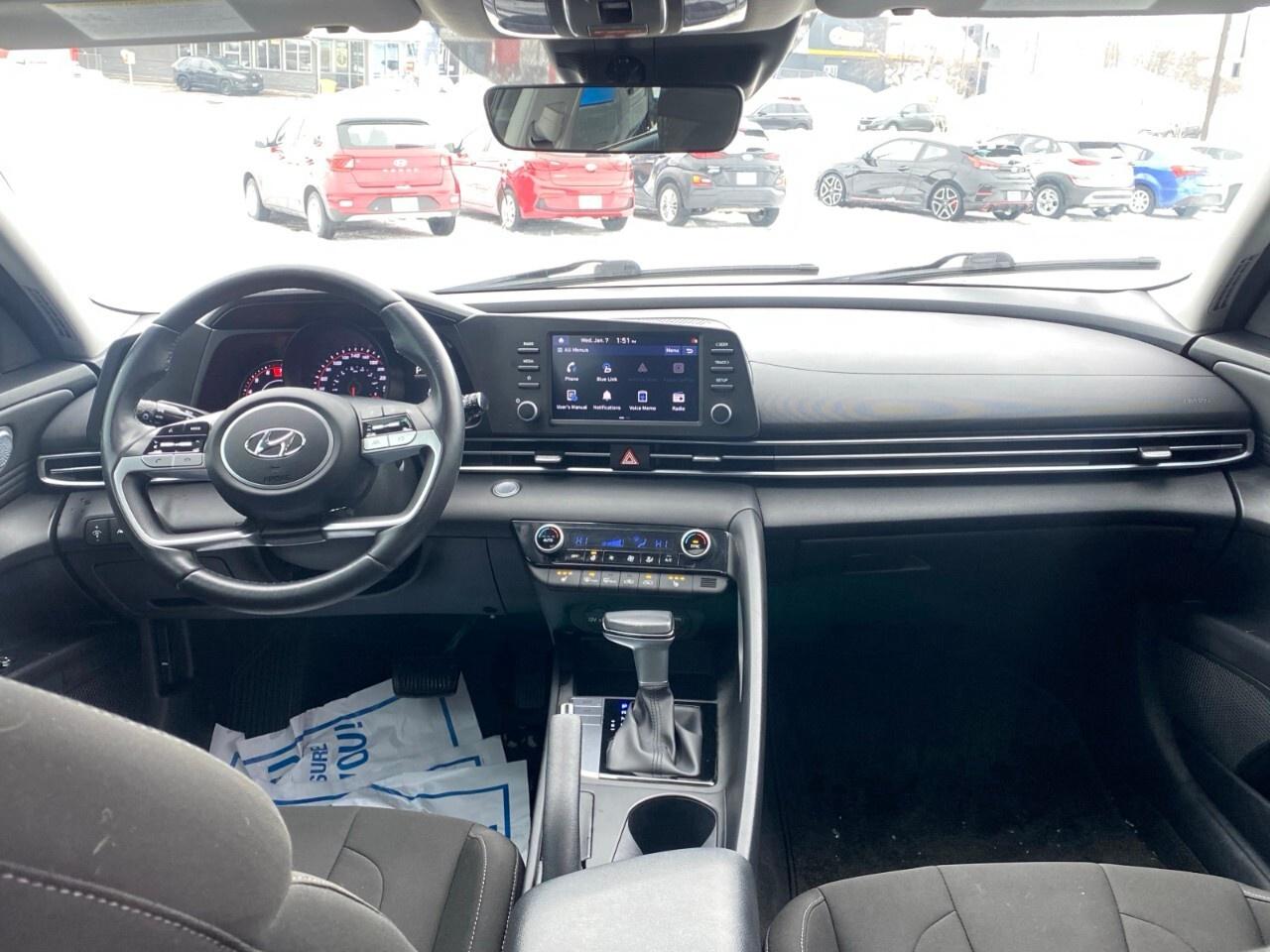 2022 Hyundai Elantra Preferred IVT w/Sun & Tech Package Photo