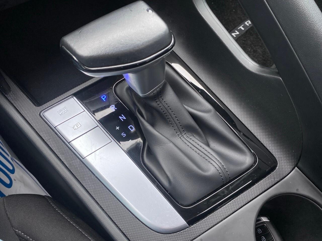 2022 Hyundai Elantra Preferred IVT w/Sun & Tech Package Photo