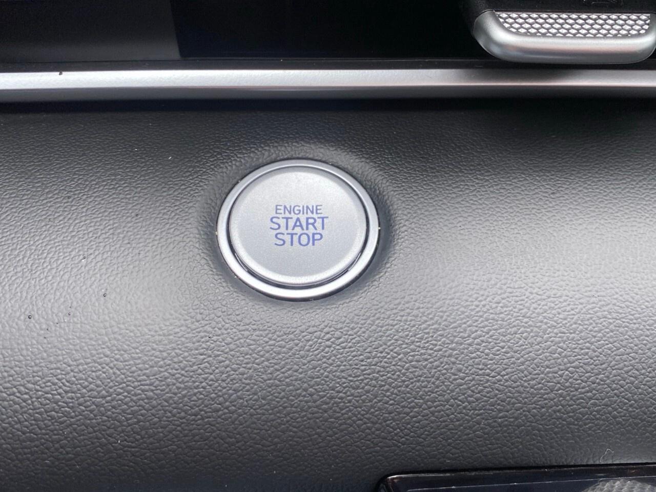 2022 Hyundai Elantra Preferred IVT w/Sun & Tech Package Photo