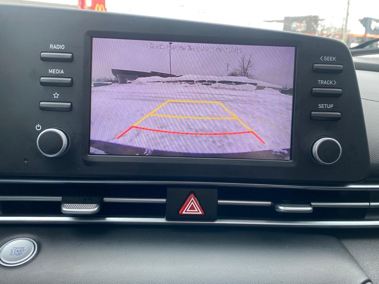 2022 Hyundai Elantra Preferred IVT w/Sun & Tech Package Photo