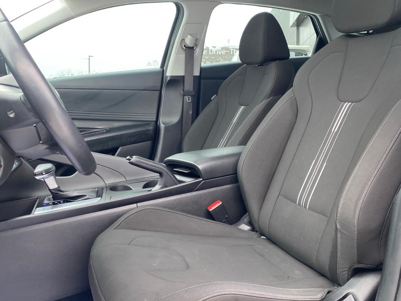 2022 Hyundai Elantra Preferred IVT w/Sun & Tech Package Photo