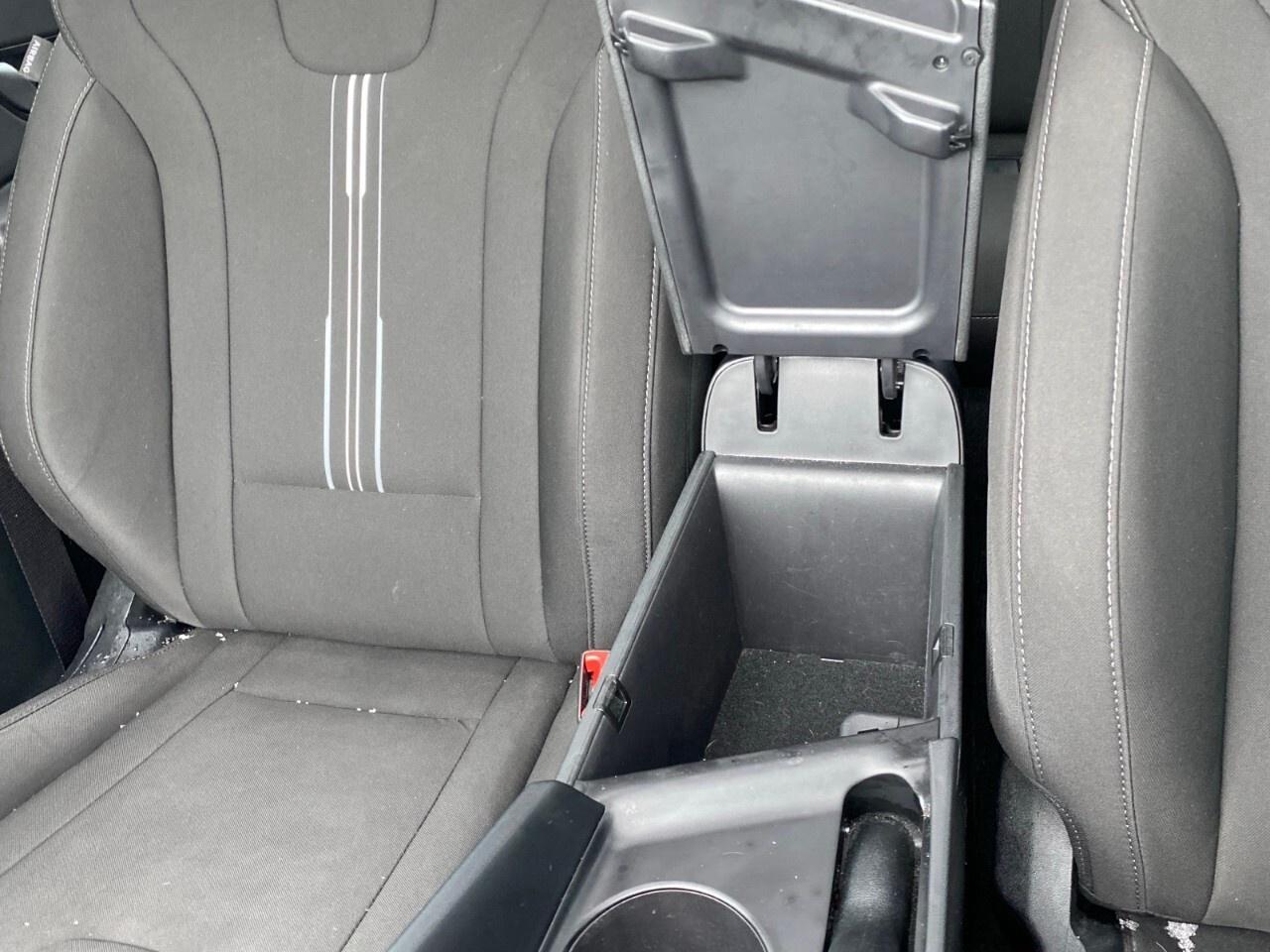 2022 Hyundai Elantra Preferred IVT w/Sun & Tech Package Photo