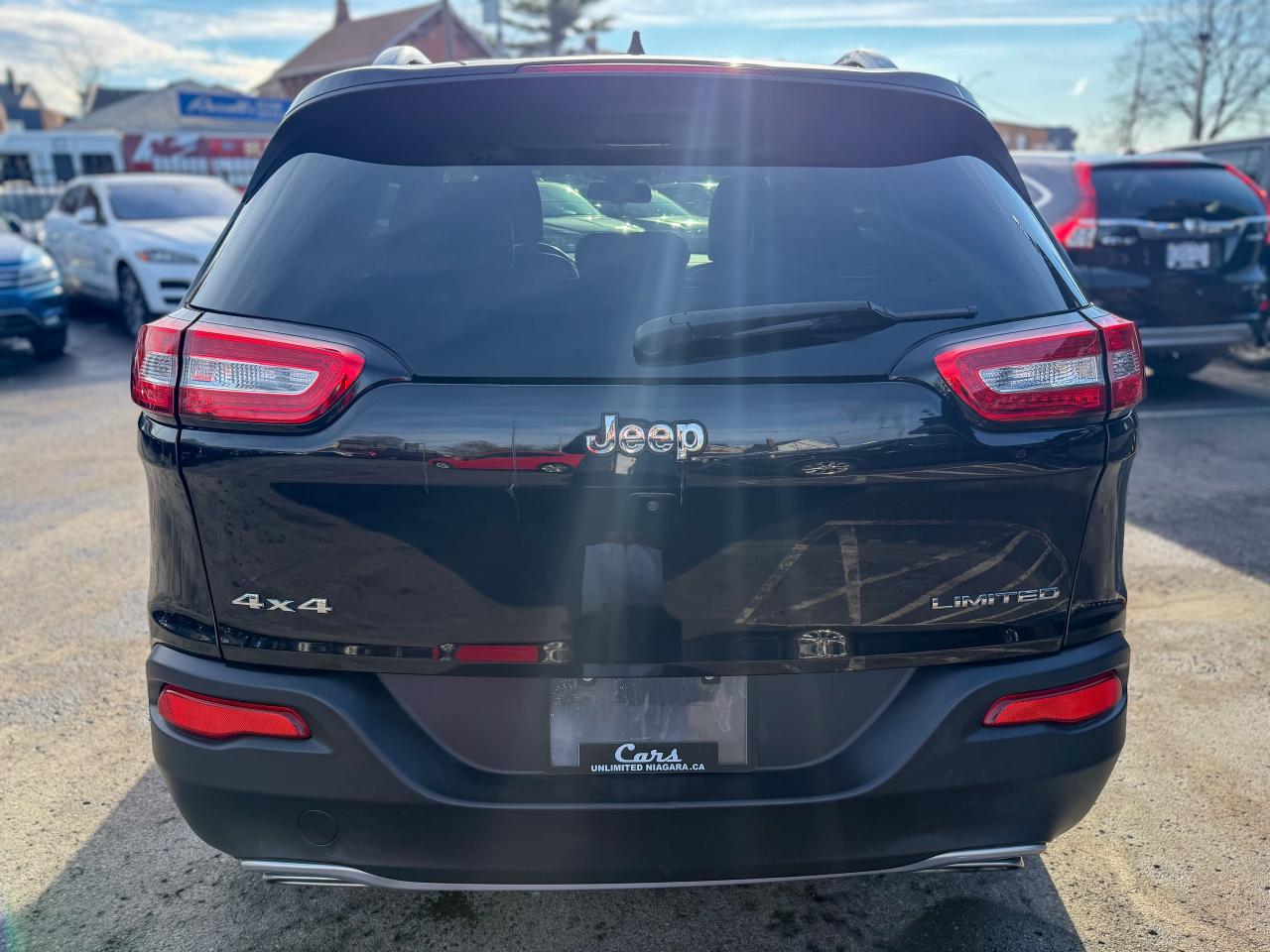 2016 Jeep Cherokee Limited-4WD/NAVI/CAMERA/PANO/REMOTE/LEATHER/2.4 L Photo