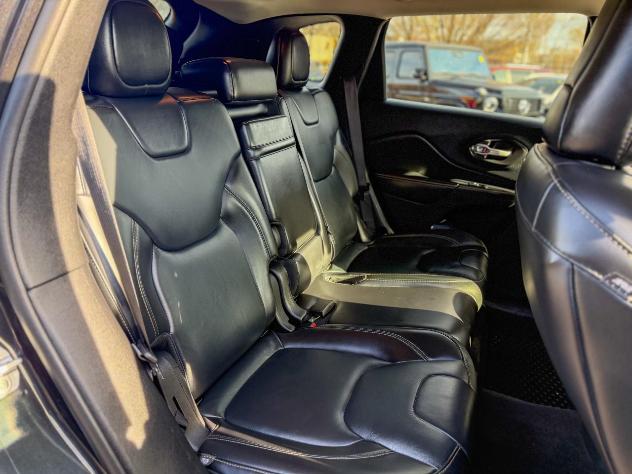 2016 Jeep Cherokee Limited-4WD/NAVI/CAMERA/PANO/REMOTE/LEATHER/2.4 L Photo