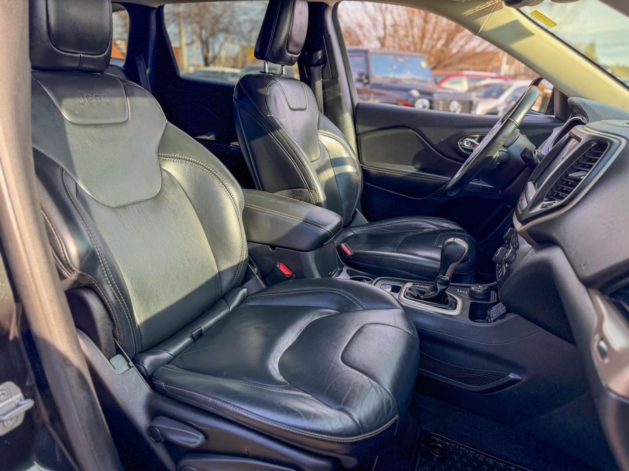 2016 Jeep Cherokee Limited-4WD/NAVI/CAMERA/PANO/REMOTE/LEATHER/2.4 L Photo