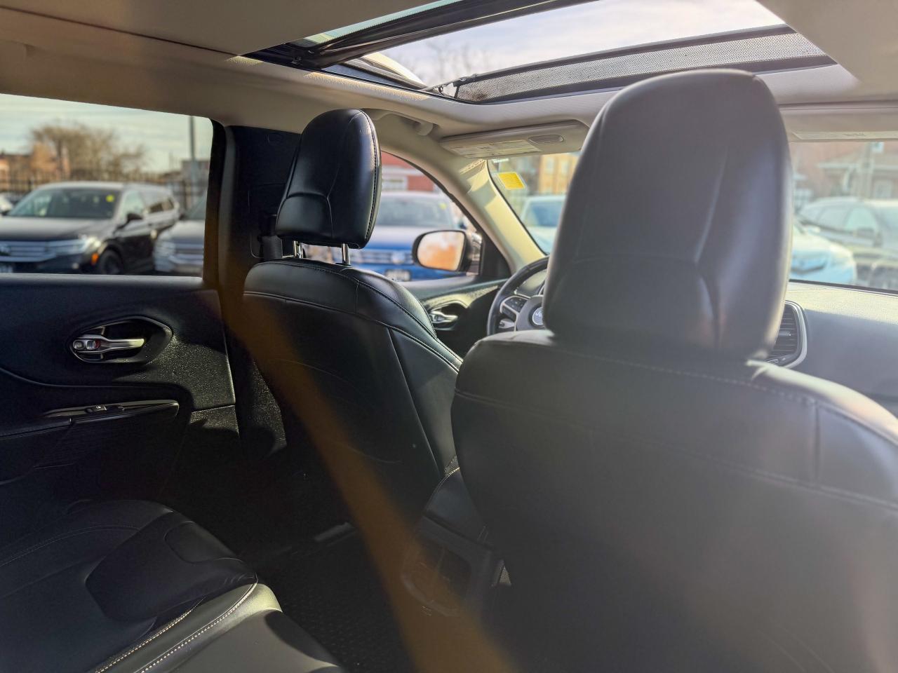 2016 Jeep Cherokee Limited-4WD/NAVI/CAMERA/PANO/REMOTE/LEATHER/2.4 L Photo