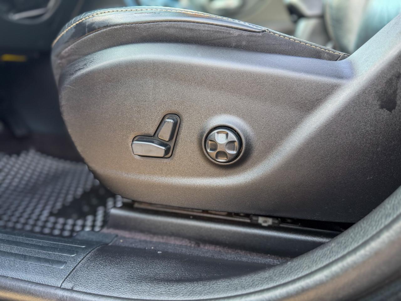 2016 Jeep Cherokee Limited-4WD/NAVI/CAMERA/PANO/REMOTE/LEATHER/2.4 L Photo