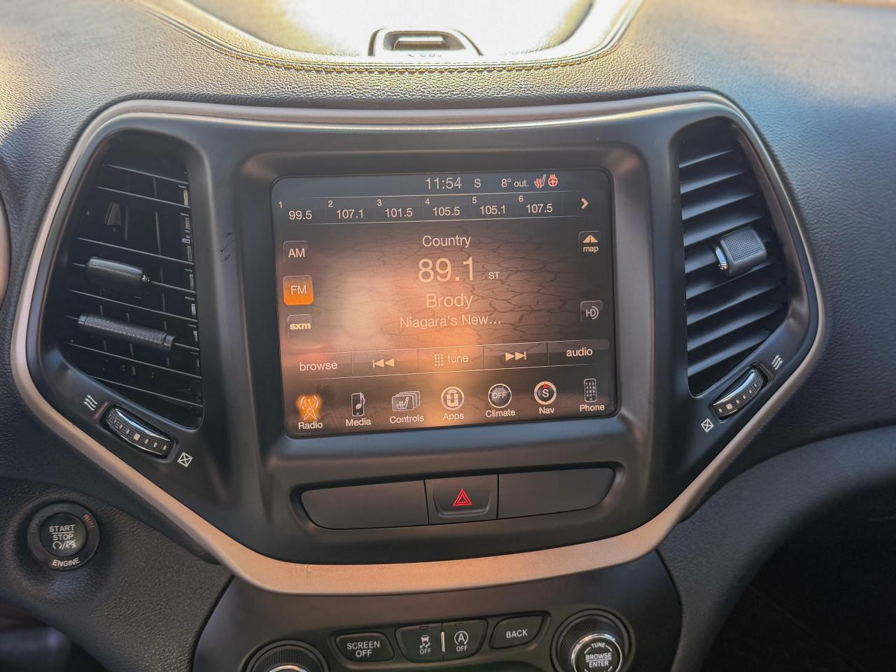 2016 Jeep Cherokee Limited-4WD/NAVI/CAMERA/PANO/REMOTE/LEATHER/2.4 L Photo