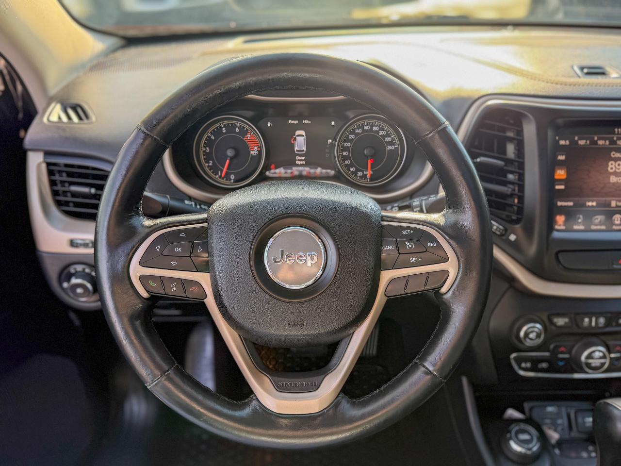 2016 Jeep Cherokee Limited-4WD/NAVI/CAMERA/PANO/REMOTE/LEATHER/2.4 L Photo