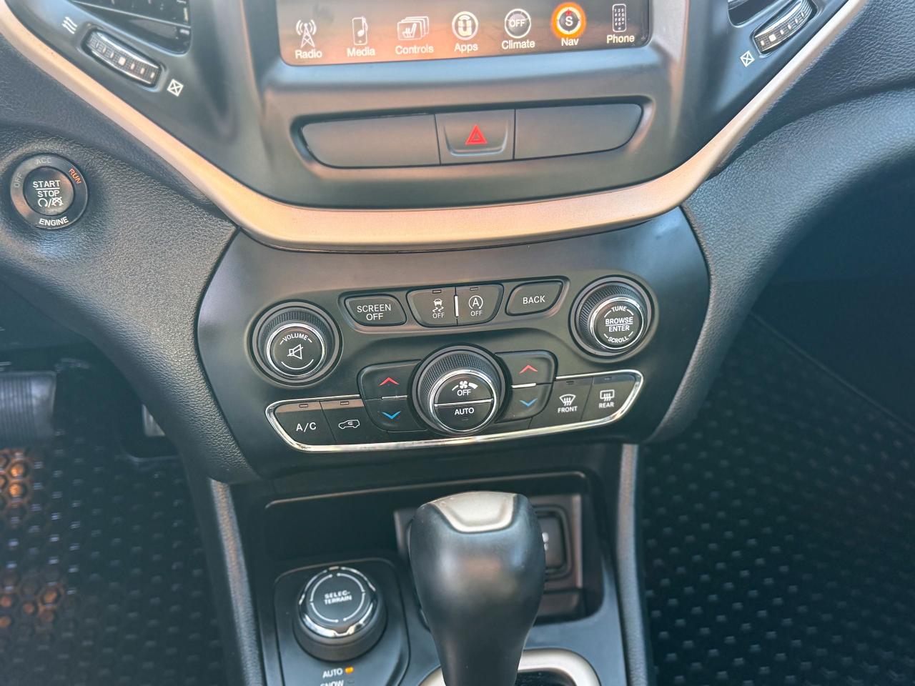 2016 Jeep Cherokee Limited-4WD/NAVI/CAMERA/PANO/REMOTE/LEATHER/2.4 L Photo