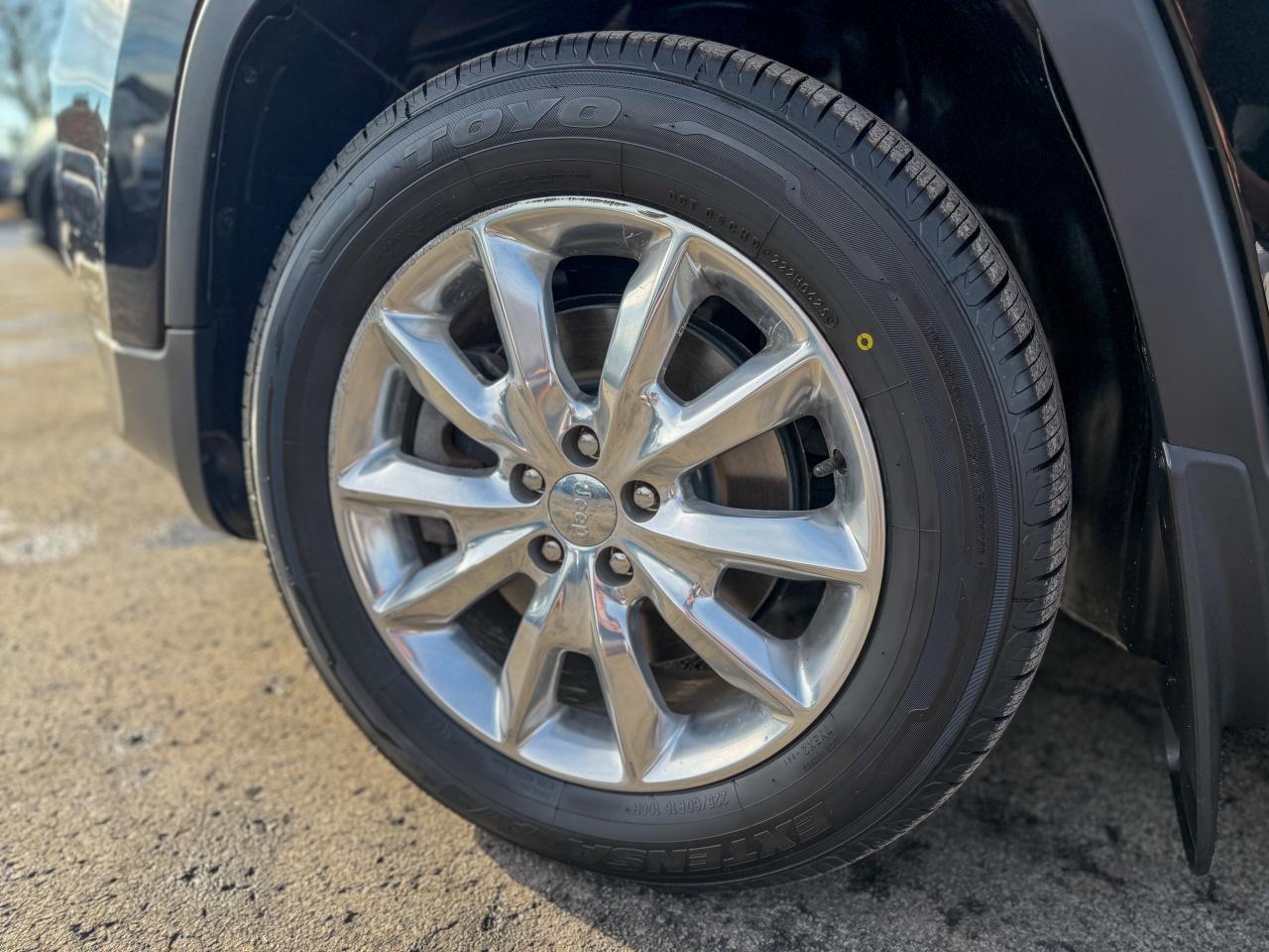 2016 Jeep Cherokee Limited-4WD/NAVI/CAMERA/PANO/REMOTE/LEATHER/2.4 L Photo