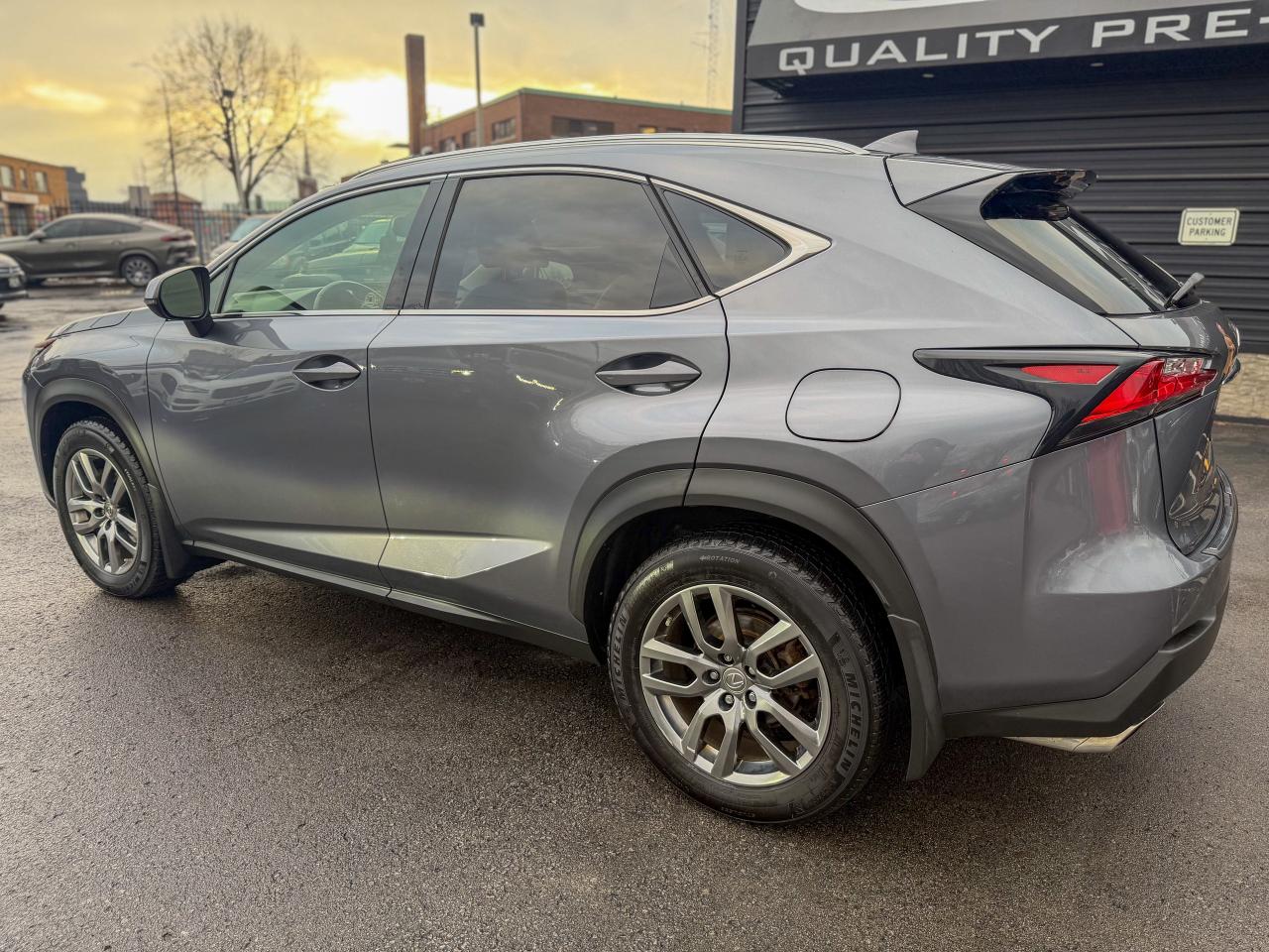 2017 Lexus NX 200t AWD/NAVI/BSM/CAMERA/ROOF/LANE ASSIST/NO ACCIDENTS Photo2