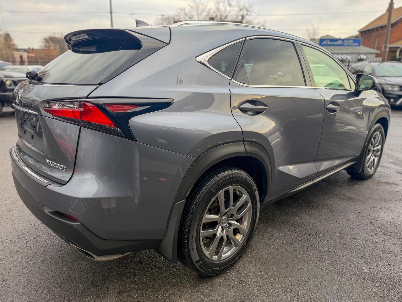 2017 Lexus NX 200t AWD/NAVI/BSM/CAMERA/ROOF/LANE ASSIST/NO ACCIDENTS Photo4