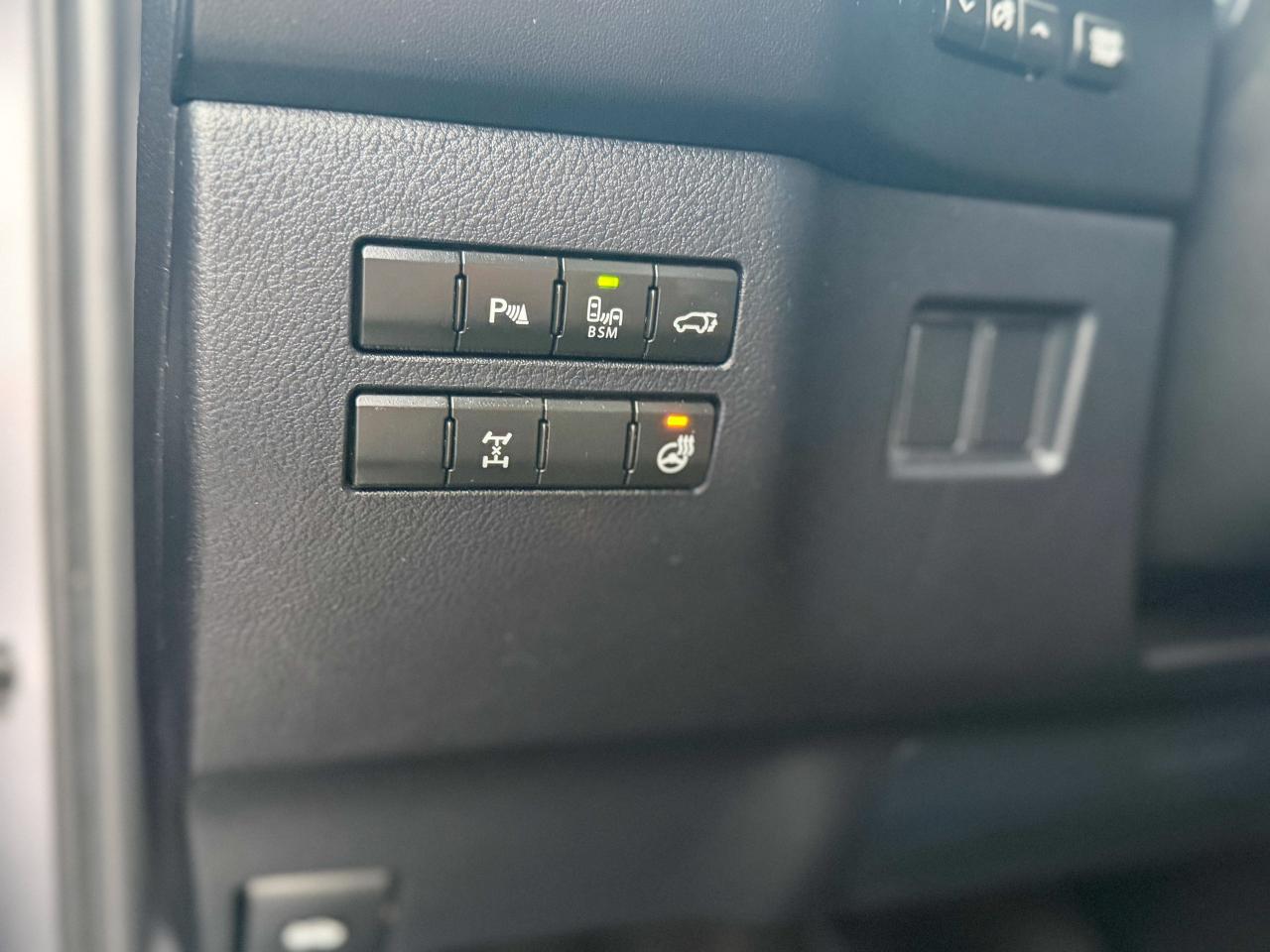 2017 Lexus NX 200t AWD/NAVI/BSM/CAMERA/ROOF/LANE ASSIST/NO ACCIDENTS Photo