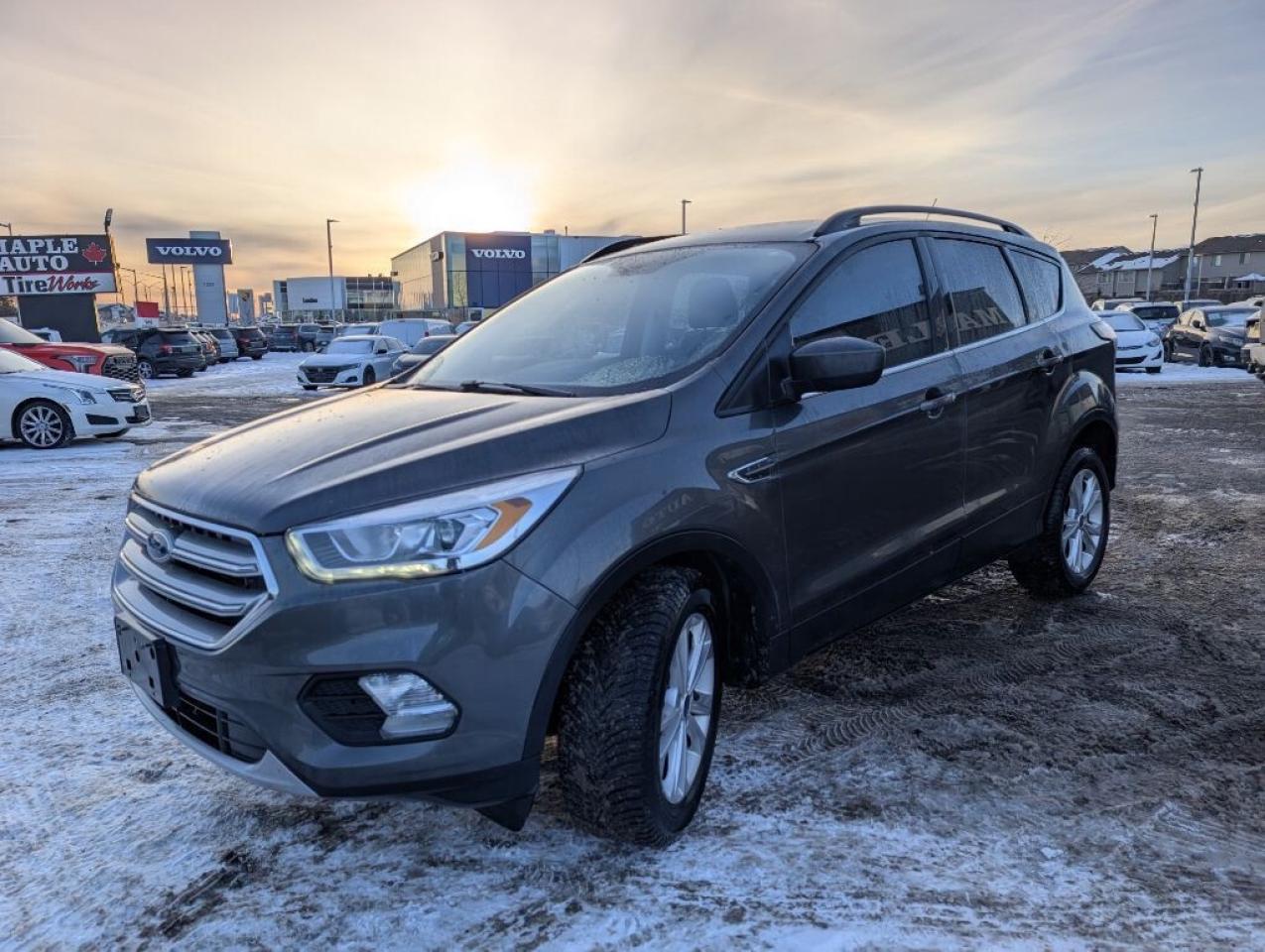 2017 Ford Escape SE 4WD   NAV   CAMERA   HTD SEATS   POWER LIFT GAT Photo