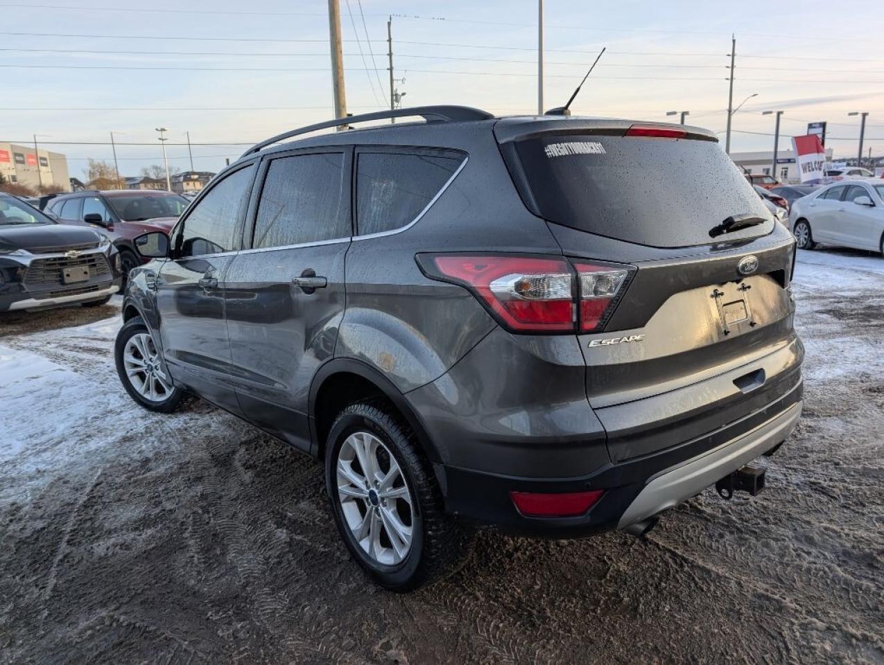 2017 Ford Escape SE 4WD   NAV   CAMERA   HTD SEATS   POWER LIFT GAT Photo