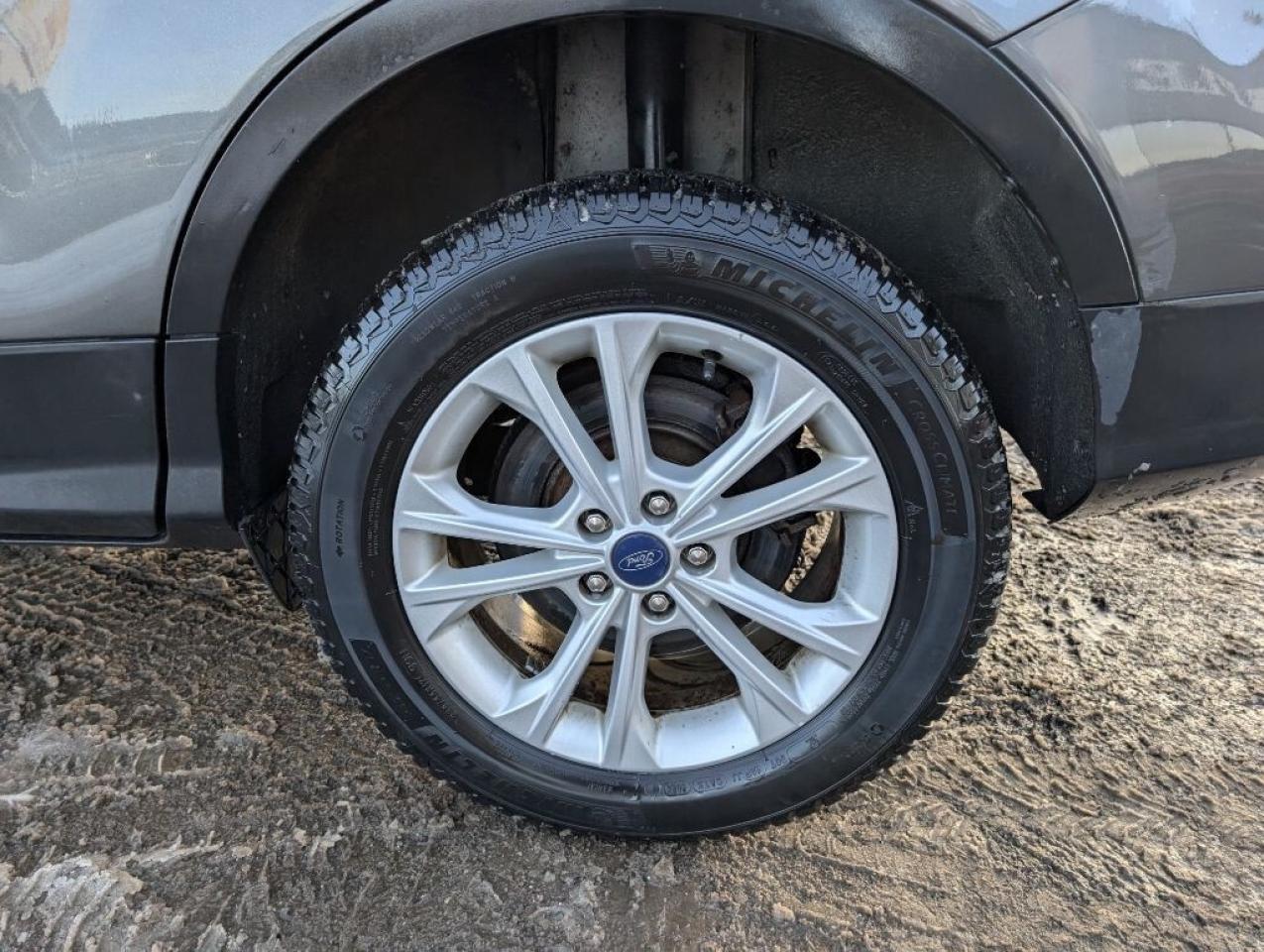 2017 Ford Escape SE 4WD   NAV   CAMERA   HTD SEATS   POWER LIFT GAT Photo