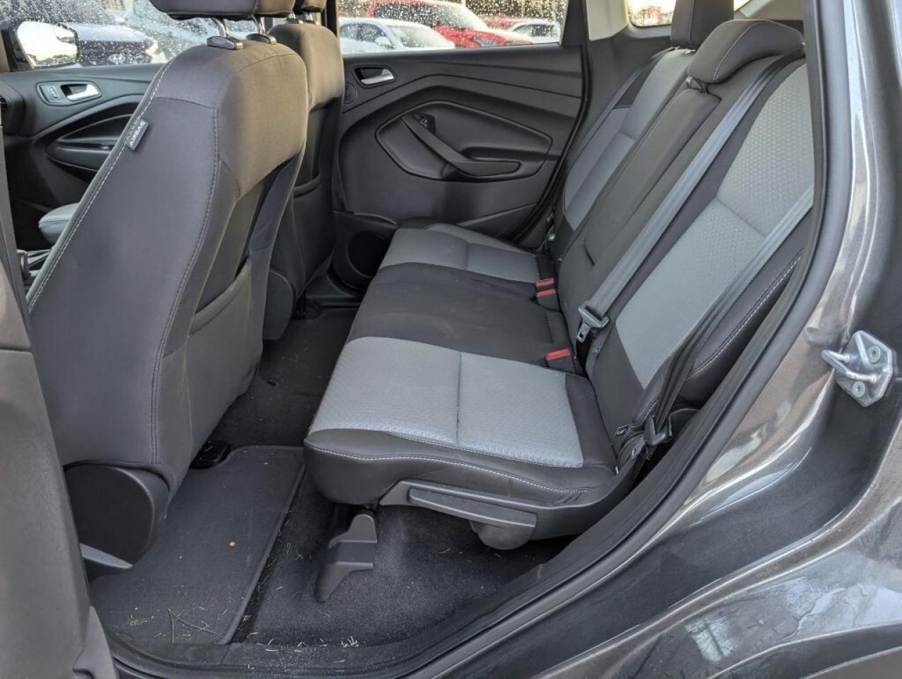 2017 Ford Escape SE 4WD   NAV   CAMERA   HTD SEATS   POWER LIFT GAT Photo