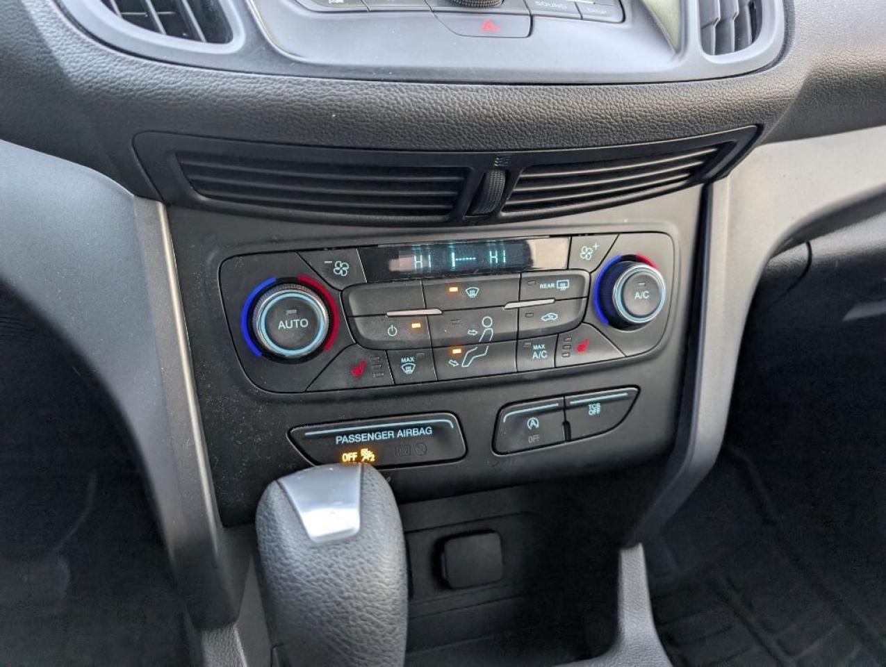 2017 Ford Escape SE 4WD   NAV   CAMERA   HTD SEATS   POWER LIFT GAT Photo