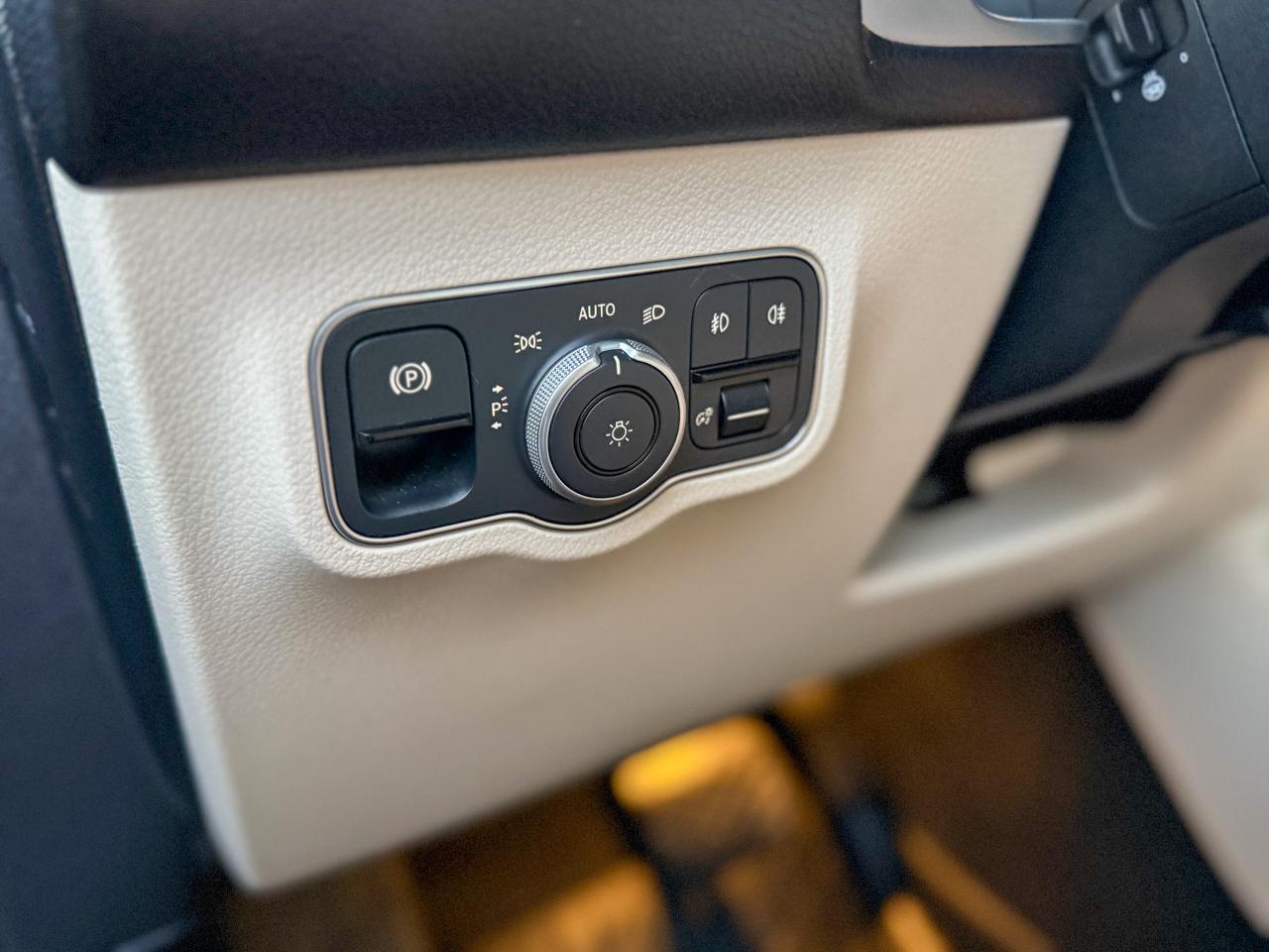 2022 Mercedes-Benz GLB GLB 250 4MATIC SUV Photo