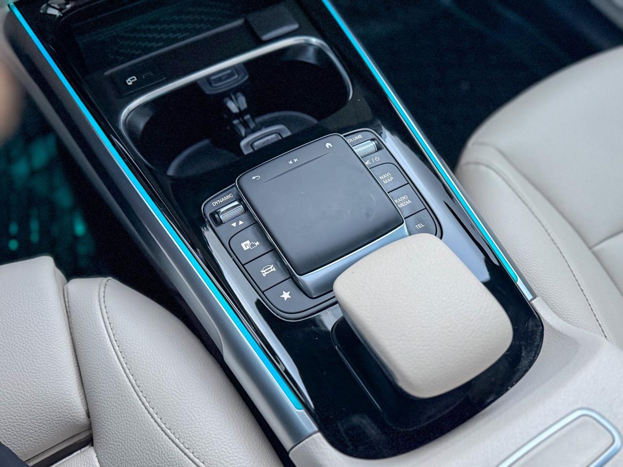 2022 Mercedes-Benz GLB GLB250-4MATIC/BSM/NAVI/360 CAMERA/ROOF/ 2.0 L Photo