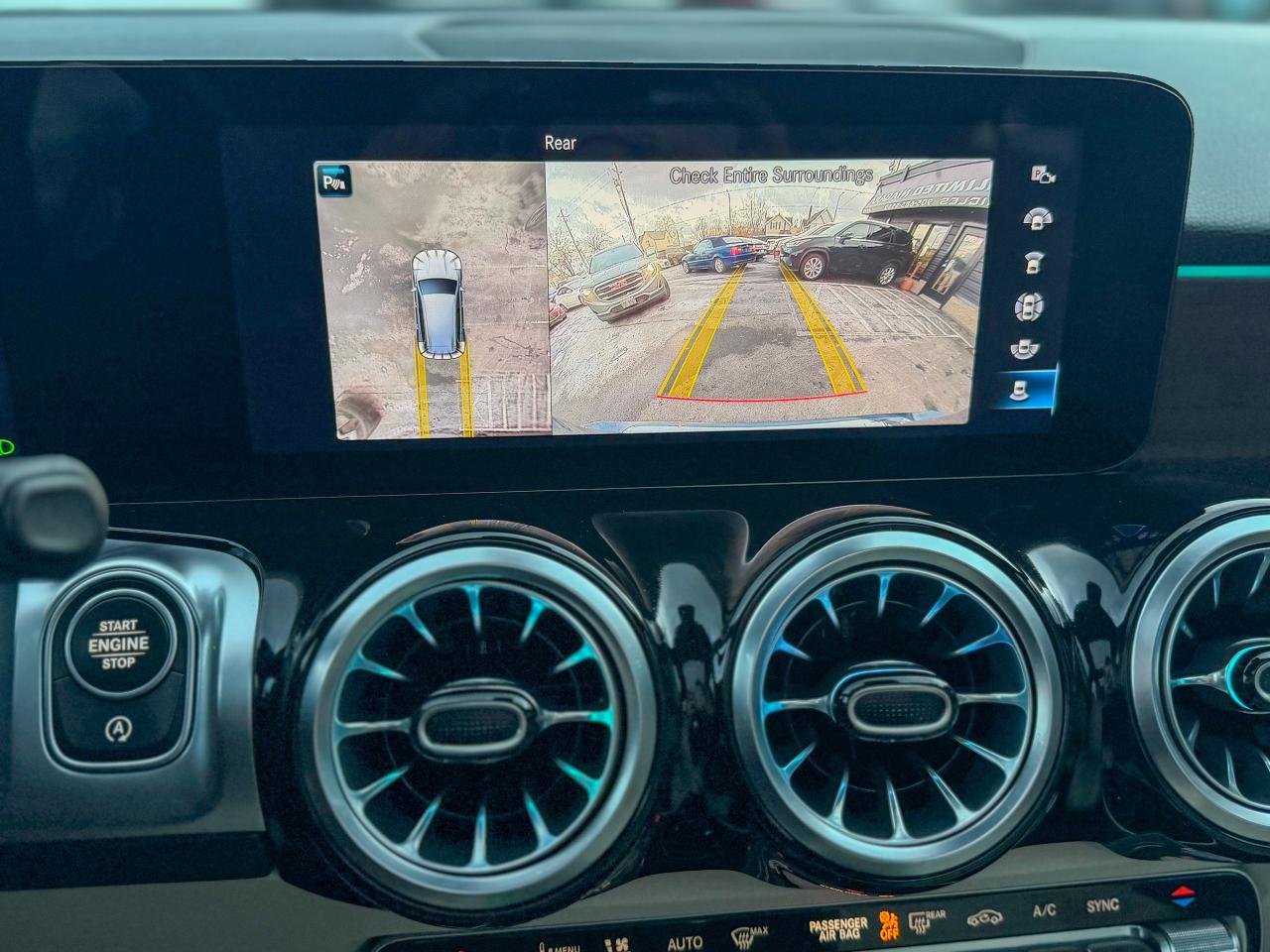 2022 Mercedes-Benz GLB GLB 250 4MATIC SUV Photo