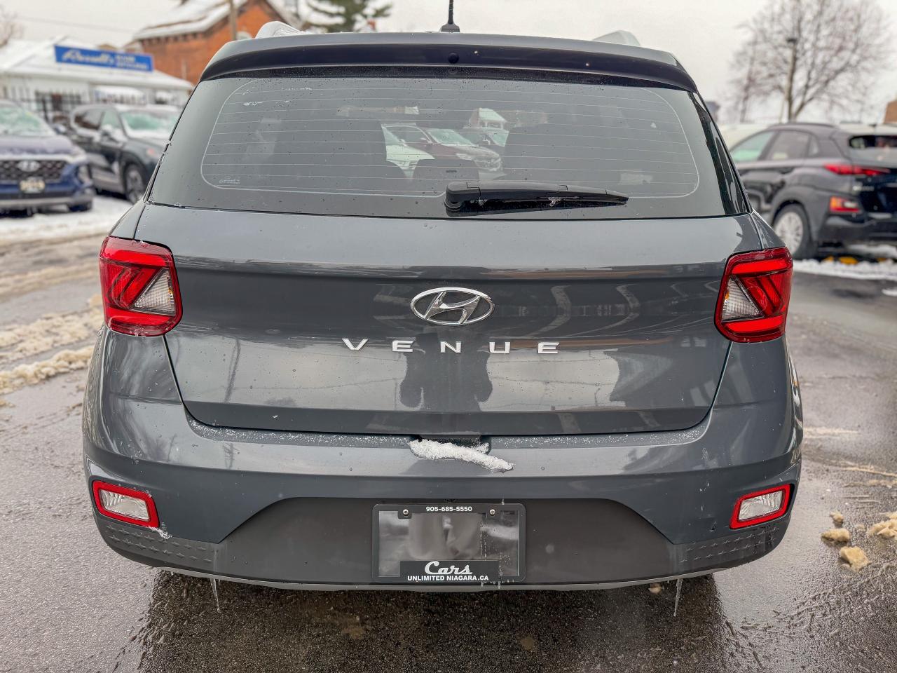 2023 Hyundai Venue Preferred/BSM/CAMERA/REMOTE/ROOF/1.6L/LEATHER Photo3