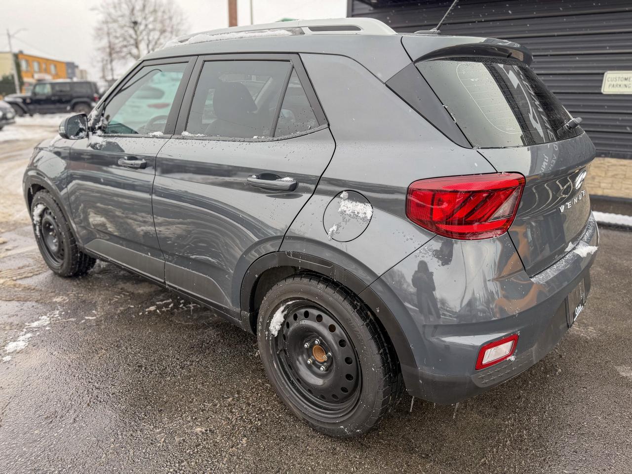 2023 Hyundai Venue Preferred/BSM/CAMERA/REMOTE/ROOF/1.6L/LEATHER Photo2