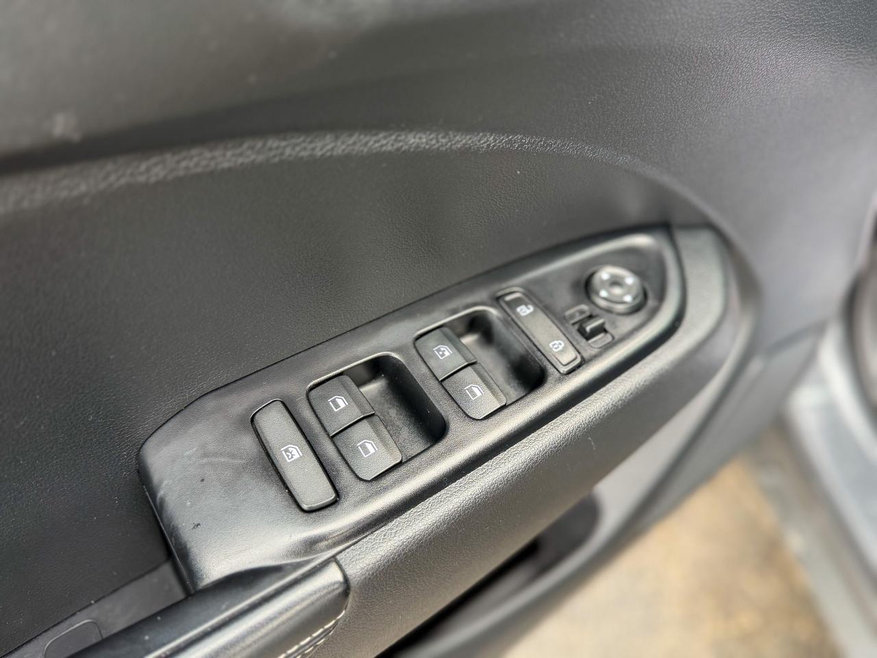 2023 Hyundai Venue Preferred/BSM/CAMERA/REMOTE/ROOF/1.6L/LEATHER Photo