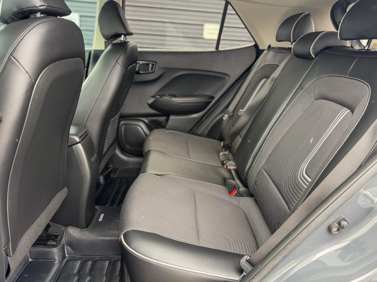 2023 Hyundai Venue Preferred/BSM/CAMERA/REMOTE/ROOF/1.6L/LEATHER Photo