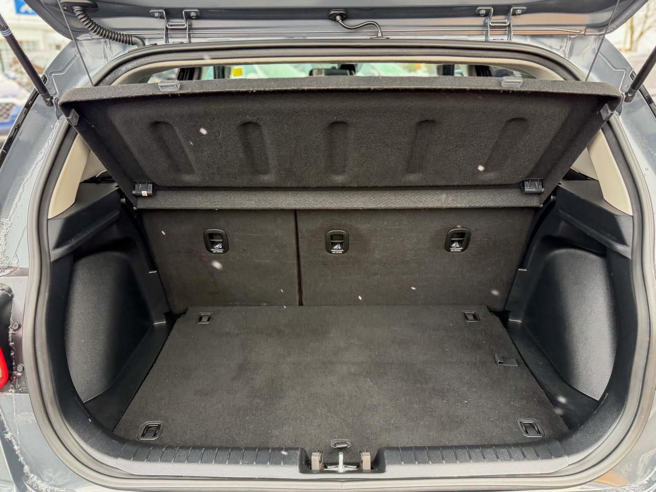 2023 Hyundai Venue Preferred/BSM/CAMERA/REMOTE/ROOF/1.6L/LEATHER Photo