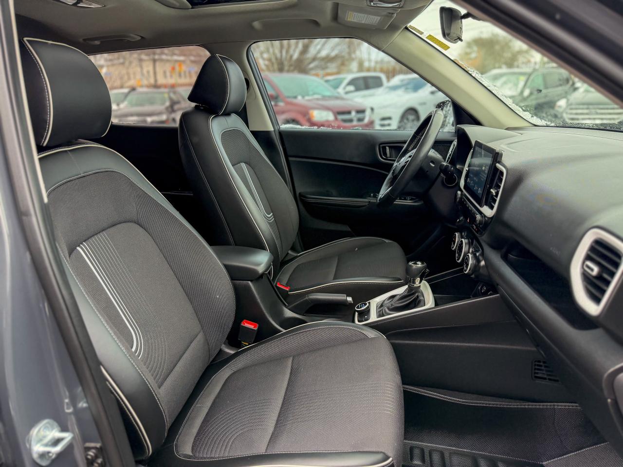 2023 Hyundai Venue Preferred/BSM/CAMERA/REMOTE/ROOF/1.6L/LEATHER Photo