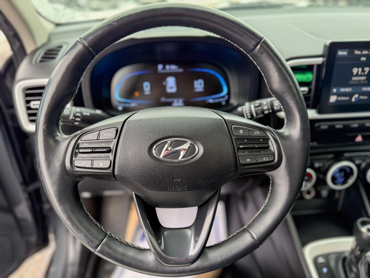 2023 Hyundai Venue Preferred/BSM/CAMERA/REMOTE/ROOF/1.6L/LEATHER Photo